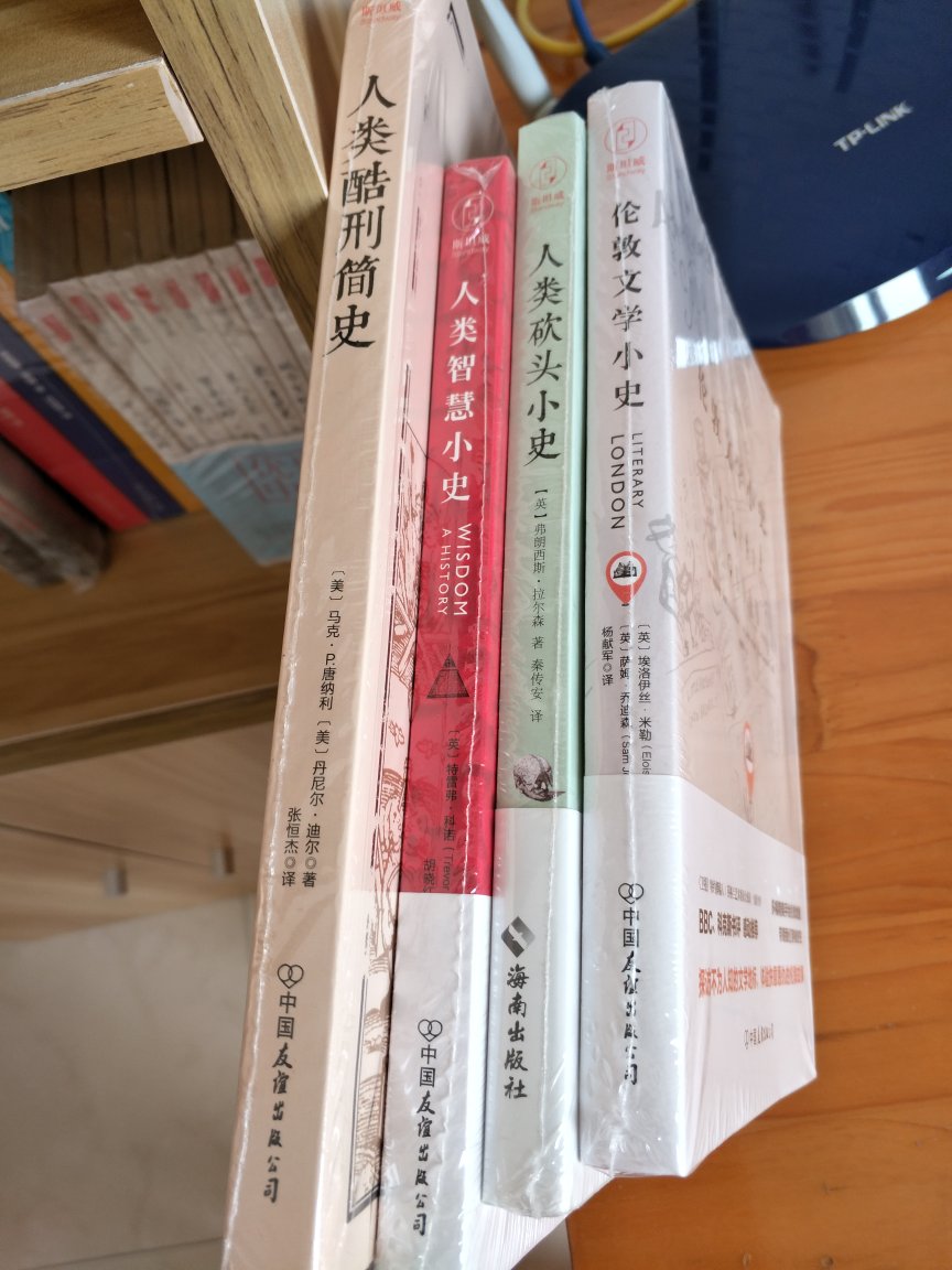 文化帝国主义、西方中心霸权思想、世界中心语是帝国主义对世界上发展中国家科学、文化价值观的强加行为，是文化殖民主义在新的历史条件下的继承和发展。要使中国学术发扬光大，必须认清“学术无中西之分”的谬论，是为帝国主义向全球扩张服务的。尤其是近一百多年来，殖民统治者把中华民族数千年创造的辉煌科学文化进行扭曲性解释，导致中华民族的传统科学文化在相当大的程度上失去了自己的发言权，并被迫接受这种扭曲性解释，以致于愈演愈烈，就连我们中华民族自己的文化人，都在执迷不悟地为这种扭曲性解释呐喊助威，助纣为虐。