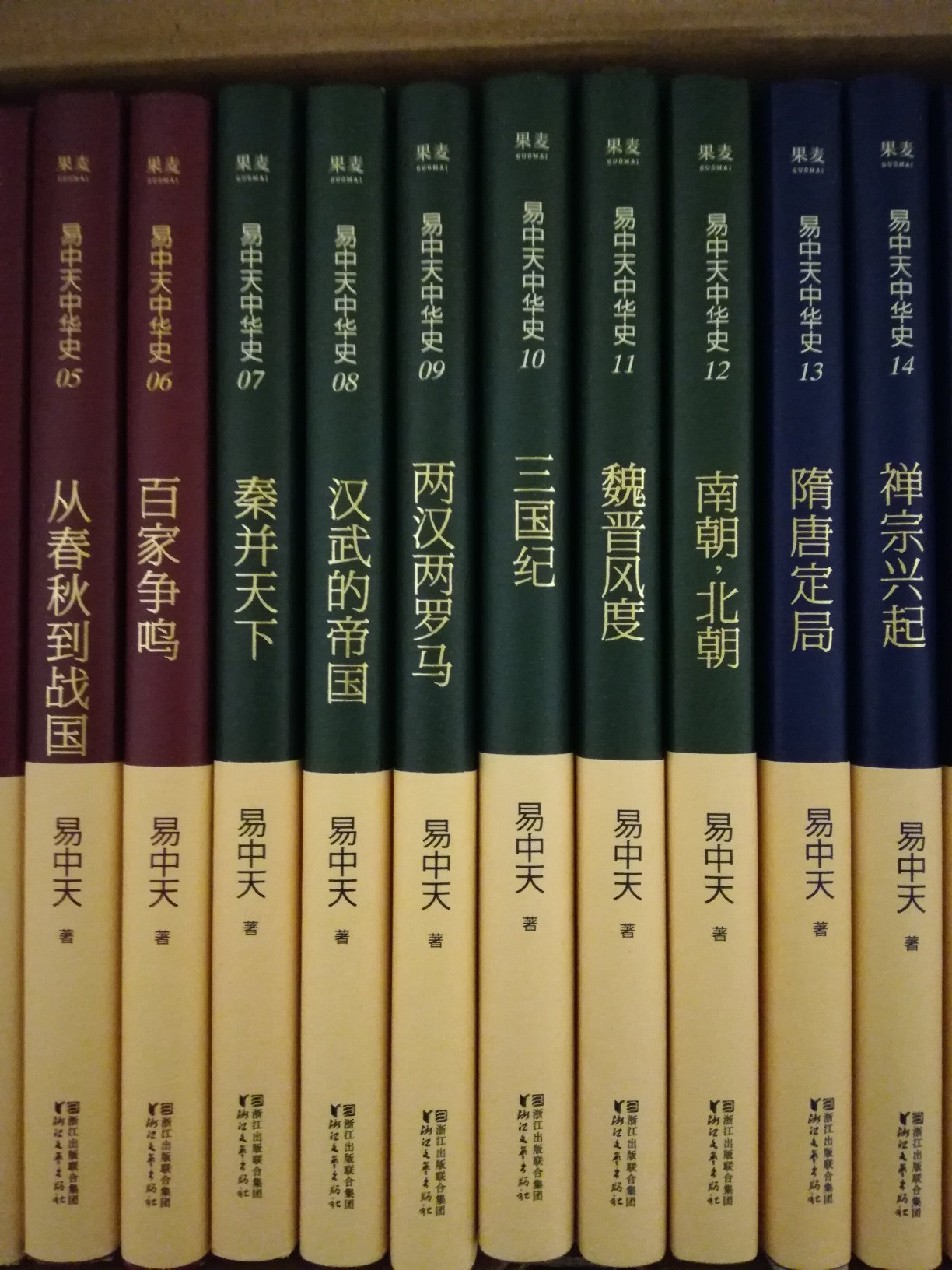 书着实不错，加购物车很久了，双11一狠心买了，就是没有再进行包装，把这套书的纸箱上的字全粘没了，有点可惜??????