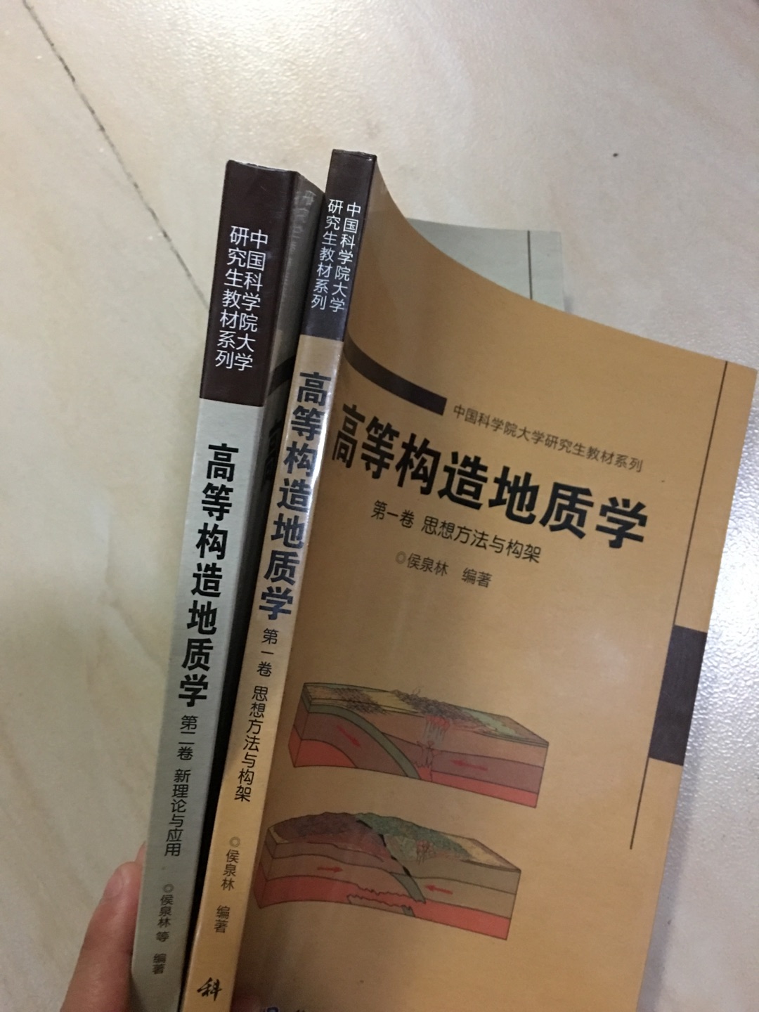 东西不错，才出版发行的最新力作，很喜欢，深入浅出，重点突出，脉络清晰，全彩印刷，希望对自己好学习有所提高。