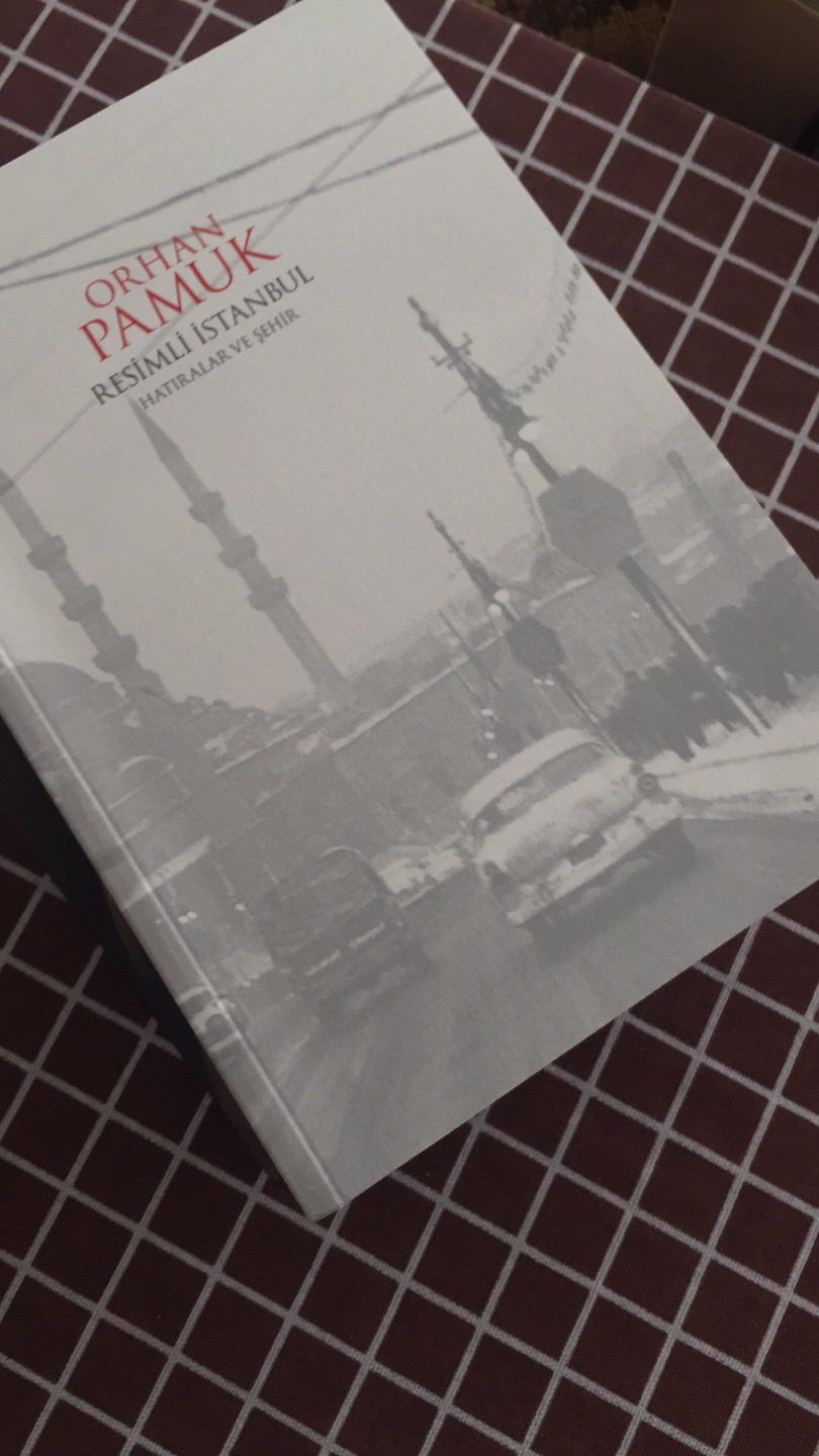 去伊斯坦布尔之前必看的书，里面有海量的老城照片，纸张摸起来也很舒适。