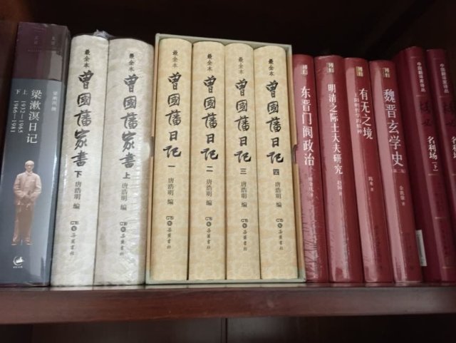 朝辞白帝彩云间千里江陵一日还两岸猿声啼不住轻舟已过万重山