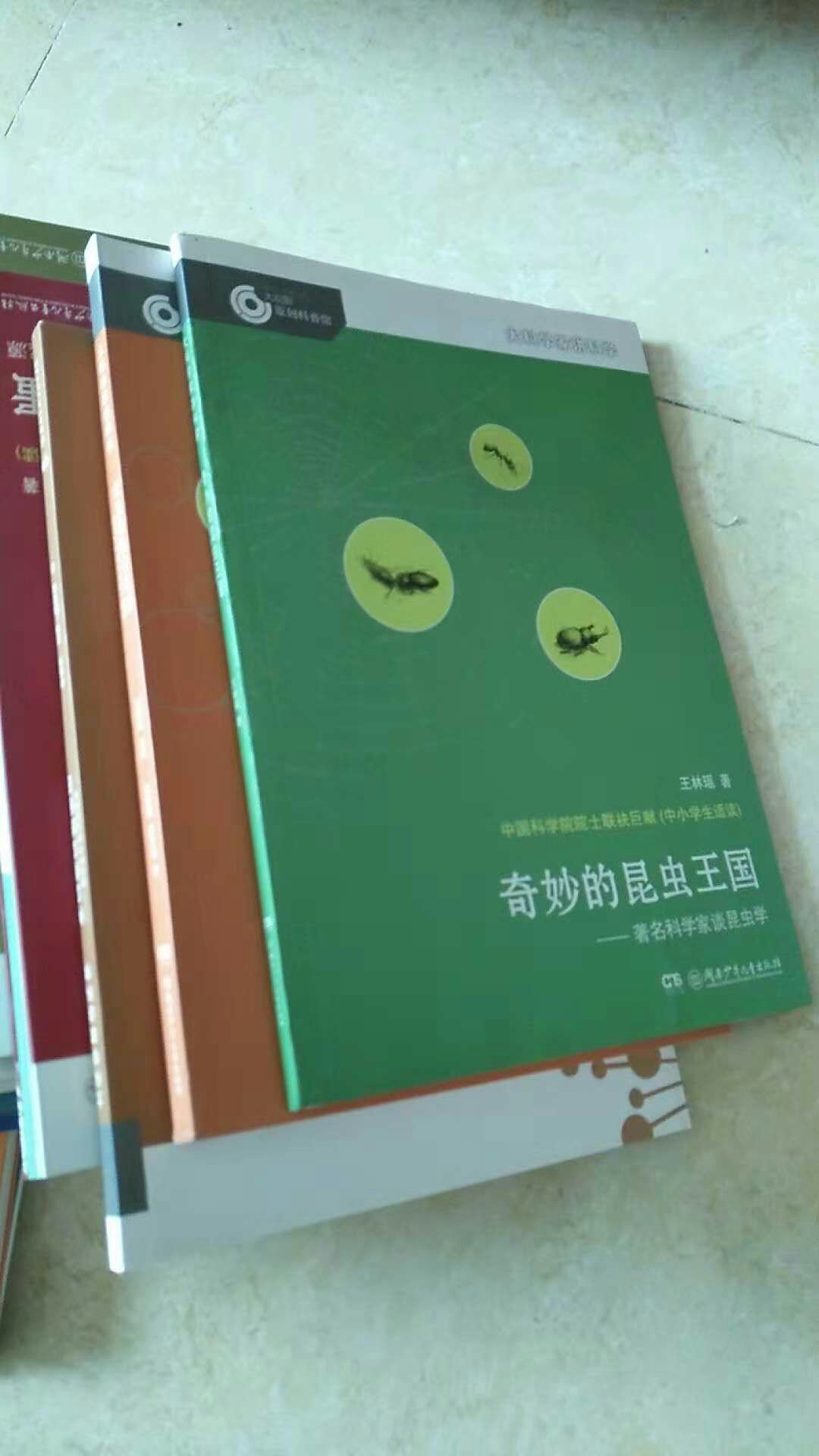 买了一段时间都忘了拍照，评论帮同事买的，她儿子特别喜欢