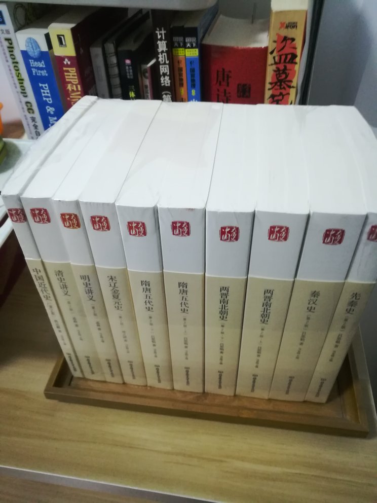 趁活动买的历史书，书很好，好好学习中国历史。