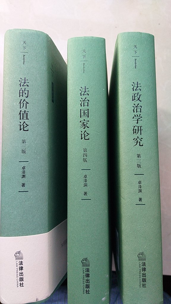 感觉还可以吧，定价真的不低啊，感觉折半定价也不贵啊。是不是呢？