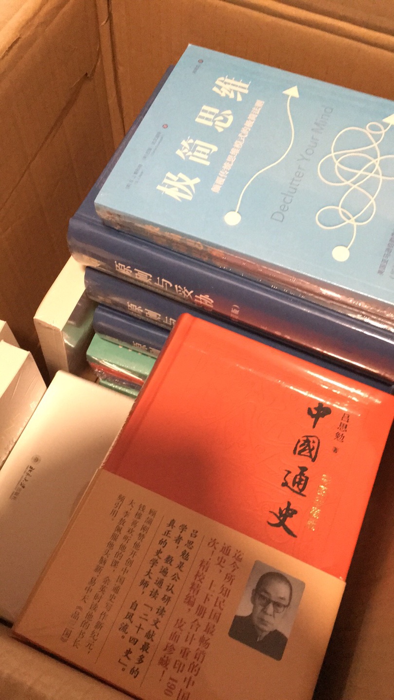 《中国文化常识》全面介绍了中国传统文化的相关知识，包括思想、艺术、文学、日常生活、传说故事、典章制度等各个方面。文风通俗易懂，知识全面，结合精美的插图，既可以作为休闲读物，也是一本不可多得的案头工具书。