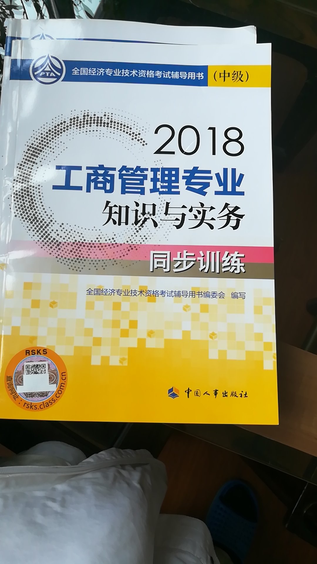 丢了，还图书馆的自营不送货上门，要来何用？这是该干的事情吗？