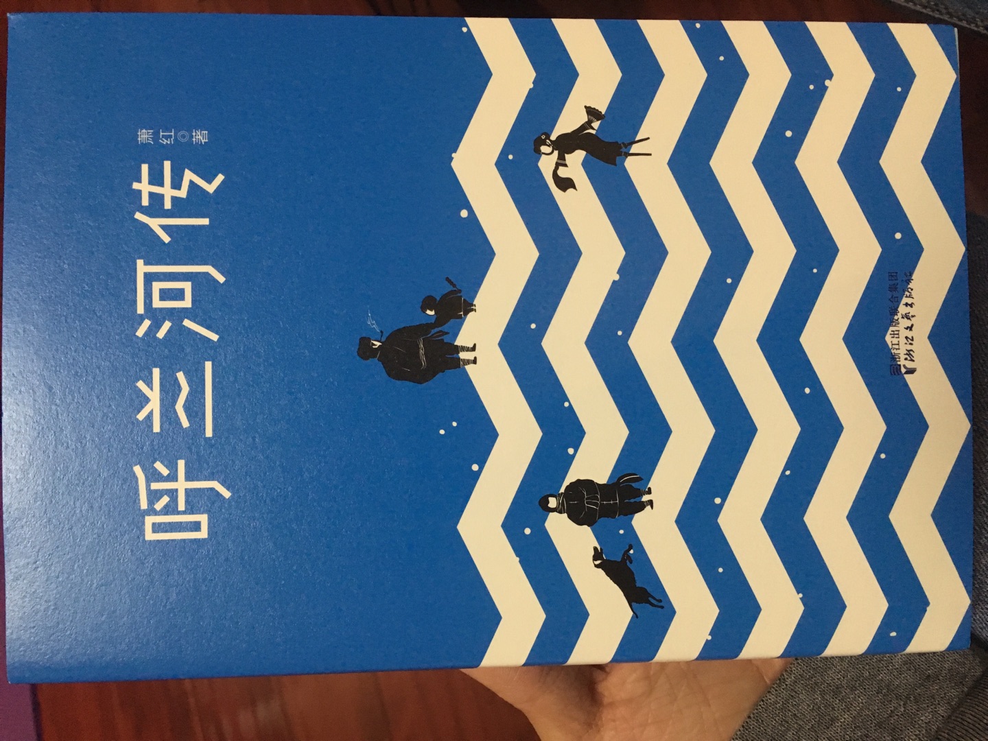 看着封面感觉是一本诙谐的书，翻开粗略一看，是抒情的，看着也不错