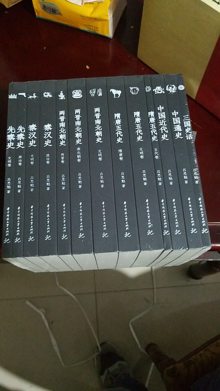 中国大历史这套书不错，印刷纸张适合阅读。没有出现印刷出错缺页等质量问题，一套书都是大家专著，有权威，值得推荐。