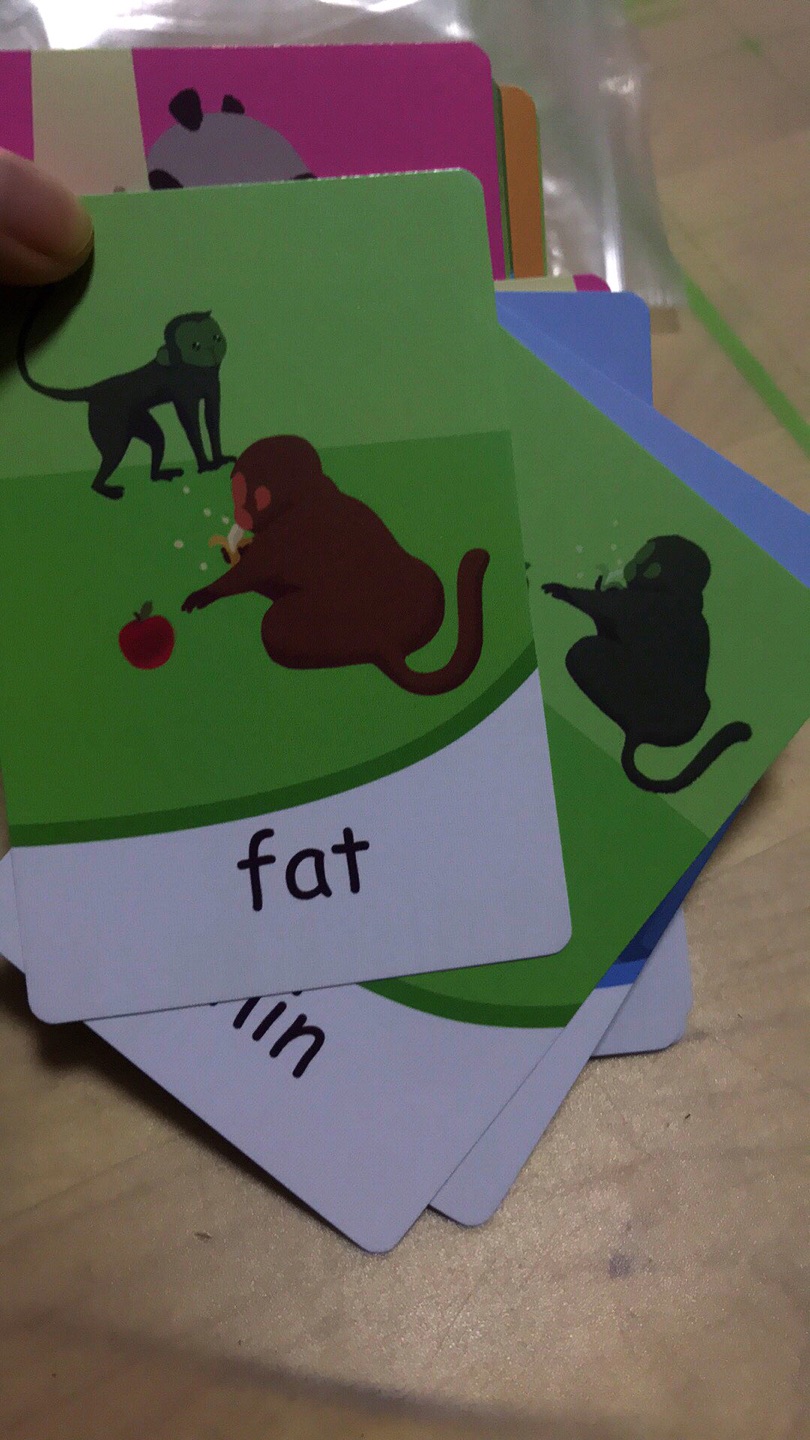 配套卡片，跟孩子互动练习用，孩子很喜欢