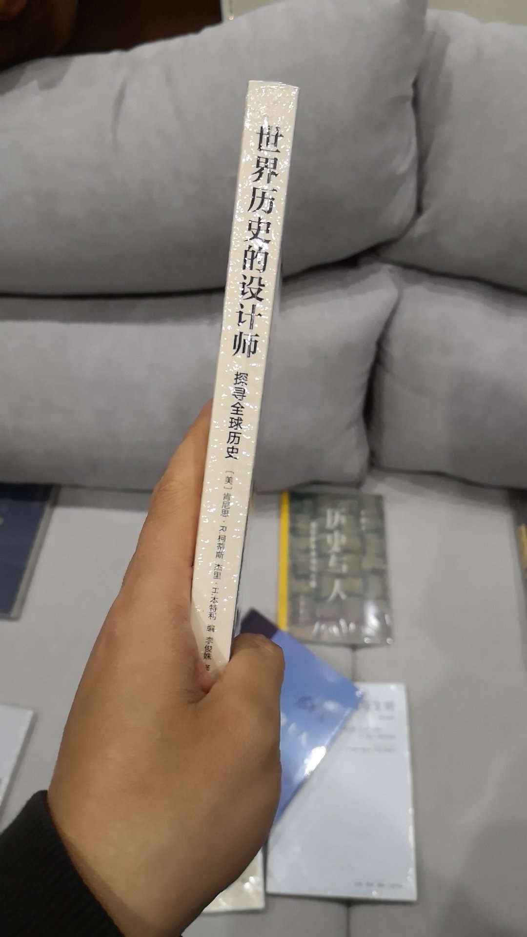 搞活动满200减100，很划算，比某当划算，本书塑封的，质量很好。快递很快，赞。