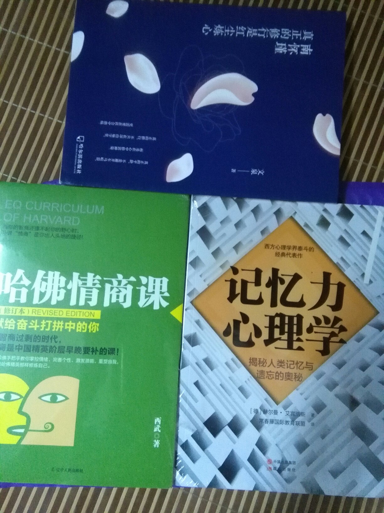 昨天下单今天就收到了，很喜欢，宝贝和图片一模一样，快递哥也很给力，服务态度非常好。