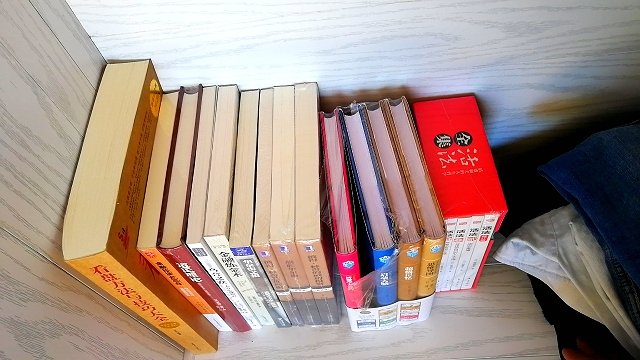 一次性买了这么多书，一起就回来了，包装很好，物流也快，就是不知道是不是正版图书。