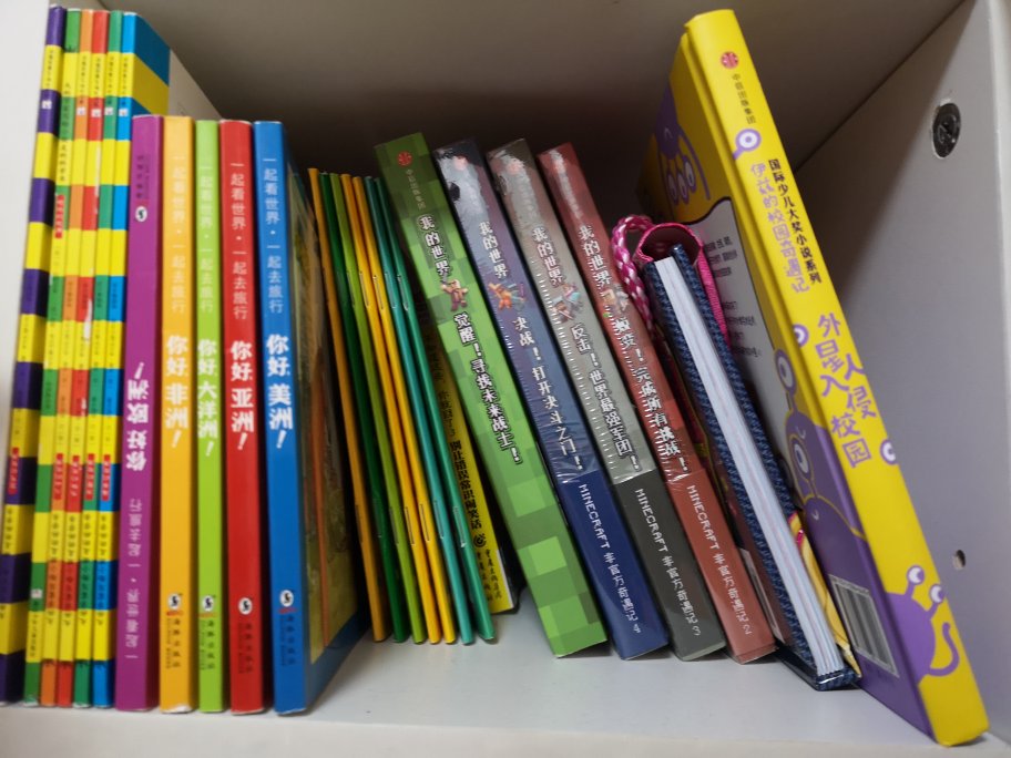 双11家里囤了好多的书，估计要看好长时间，二年级的孩子看有点吃力，很多字不认识。
