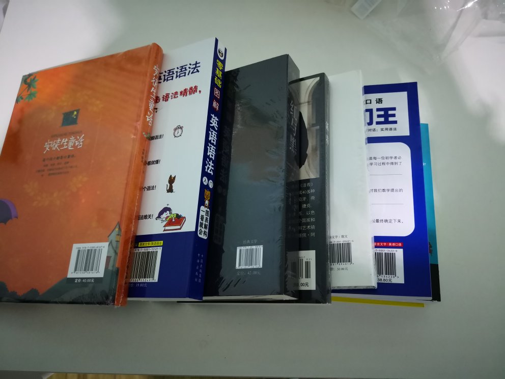 不错，包装还可以，物流很快，先看的红与黑，字迹工整清晰，就是感觉有的地方可能翻译的步太顺畅，哈哈