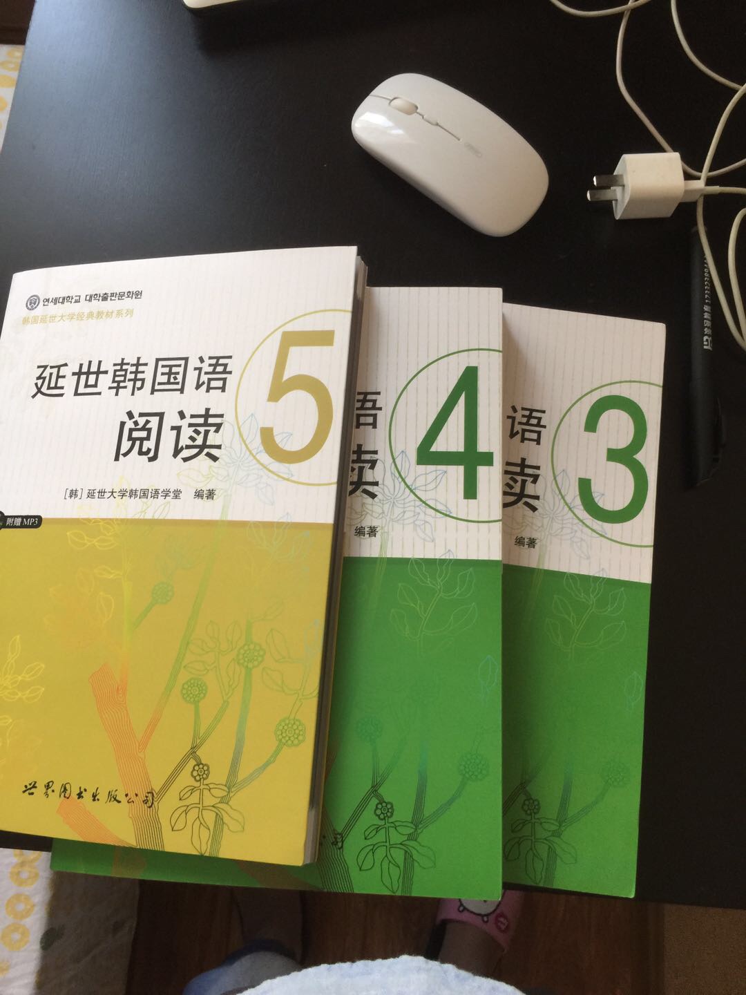 很好的韩语阅读教材书给女儿买的，书的质量不错一次买了3、4、5、6四本。
