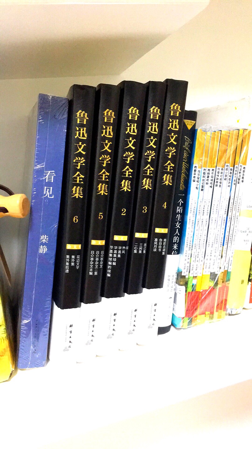 一套7本，1和7因为朋友太喜欢先借给他看。喜欢鲁迅的文笔，书本质量不错