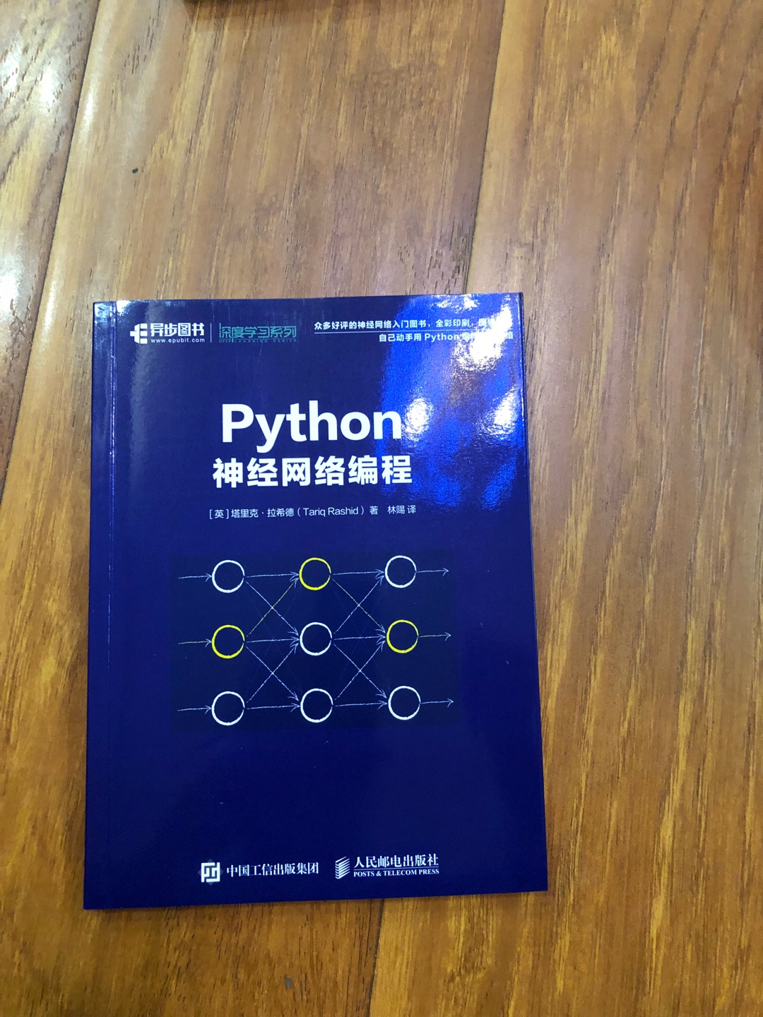 双十一购物狂欢节买的，包装精美，非常满意，小哥辛苦了！