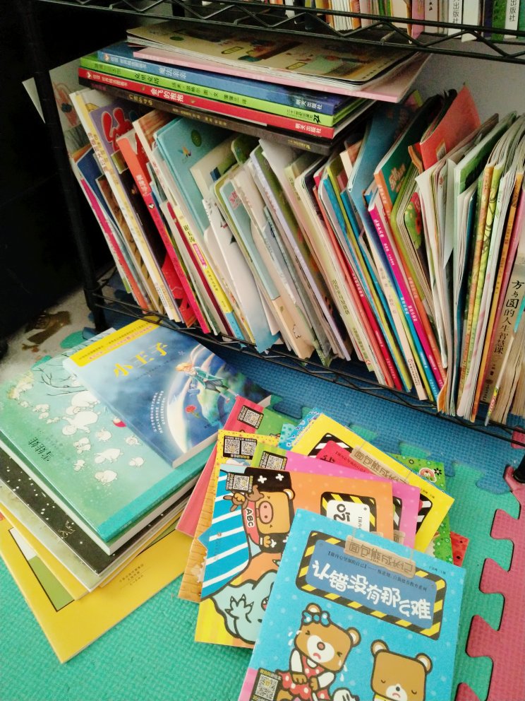 最近又买了一大堆书，孩子爱看书，家里书架都装不下了，还会继续买买买。
