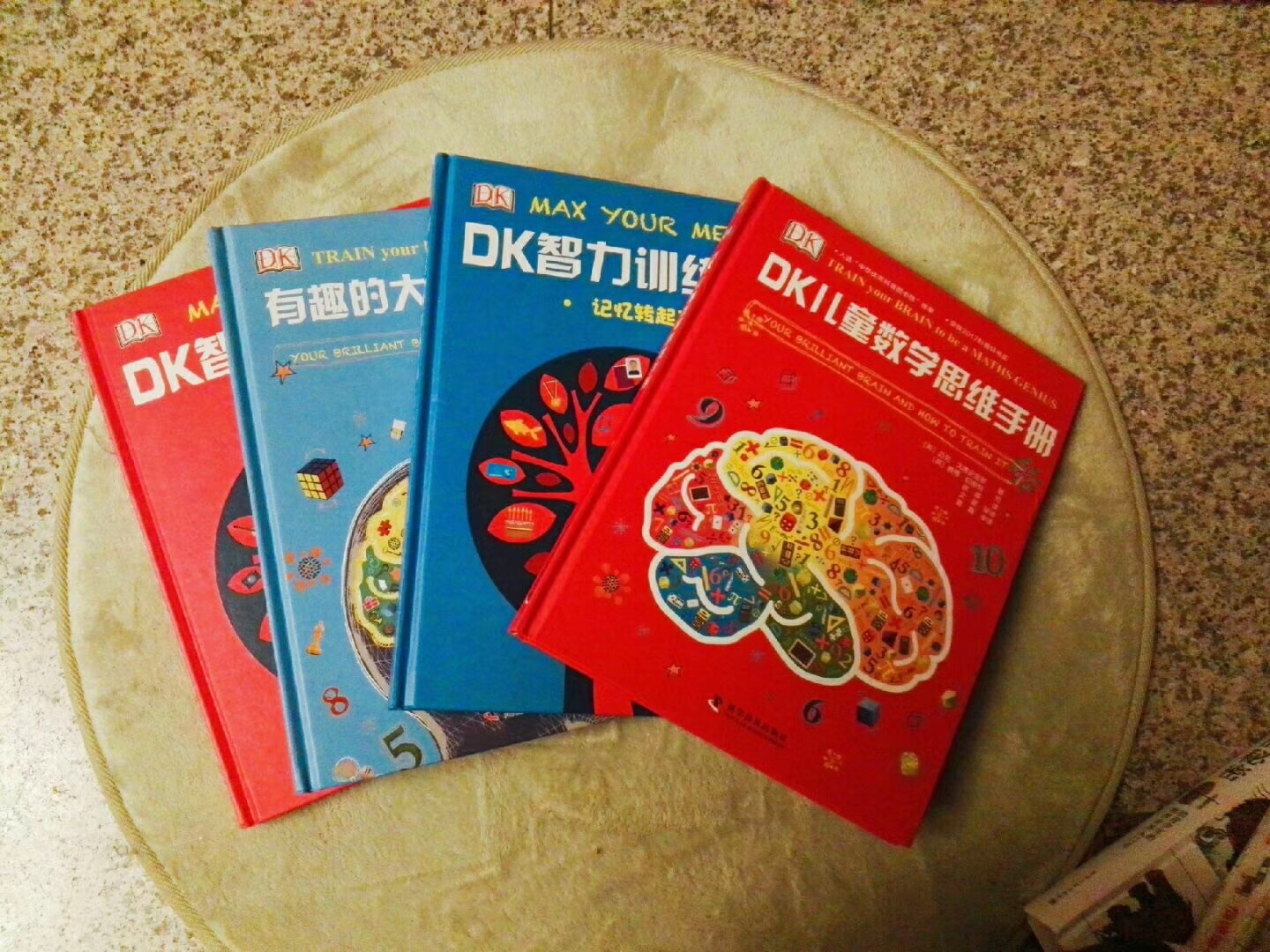 帮同学买的，买一套都超级喜欢超级好，的服务必须赞一个，物流给力，速度特别快，售后也好，双十一自己买了好多书也帮别人买了好多，读书这件事一定要坚持下去