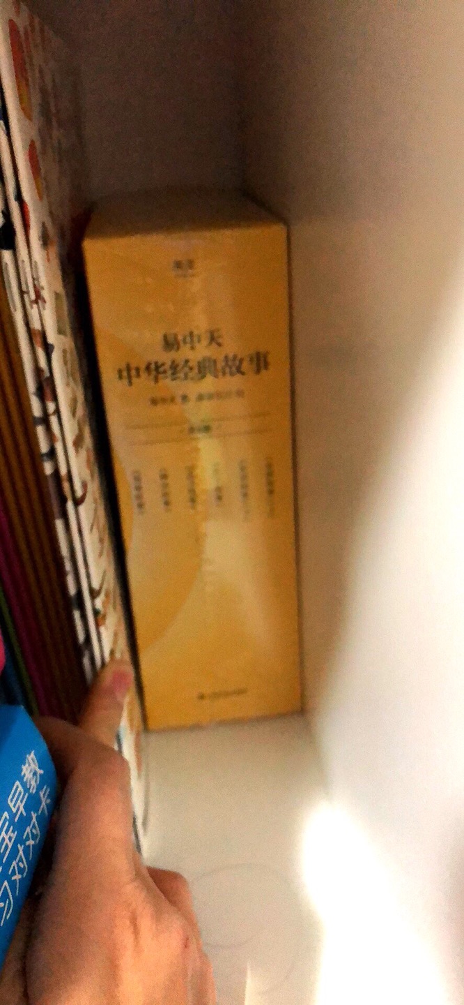 十一出游买的，想着在火车上时间长很无聊，又不想让女儿一直看视频，一起还买了很多小手工，不错！