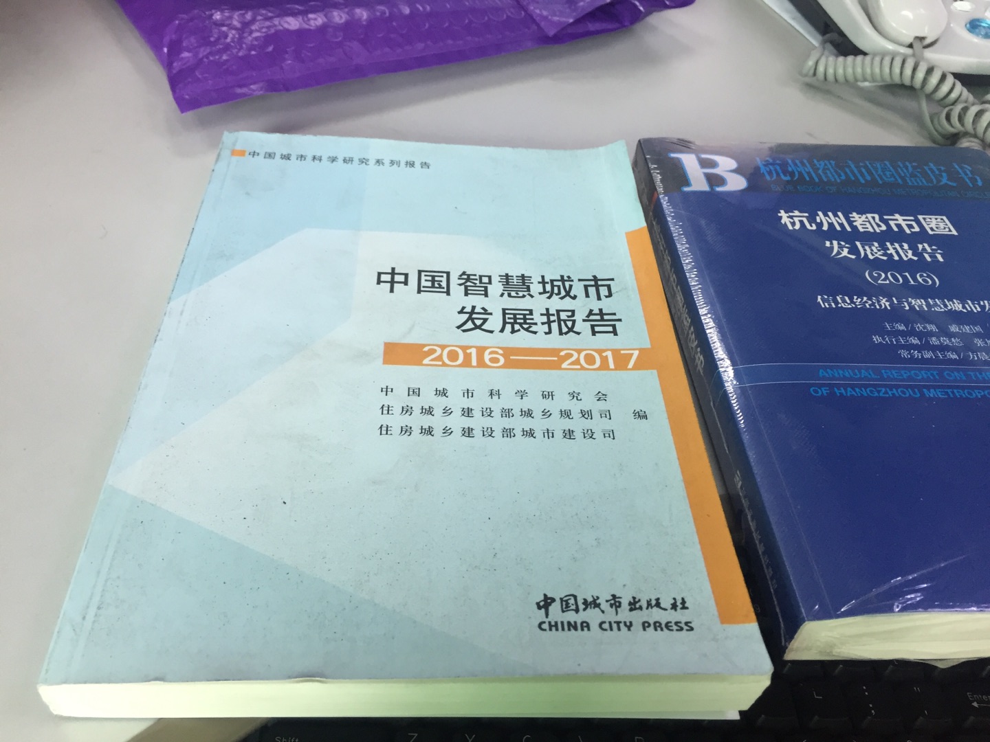 仓?货吗？又旧又铺满尘！先不看书的内容，一看第一感觉已经不好