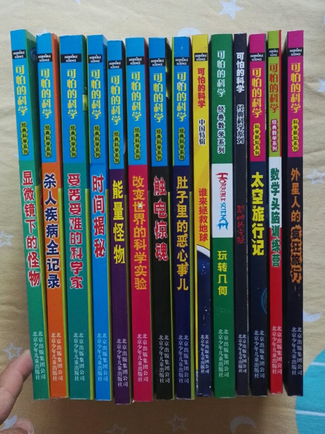 书籍质量很好，纸张不错，字迹清晰。100减50活动价购买的，还抵用了优惠券，这价格能买到这么多本书真心划算，性价比超高！