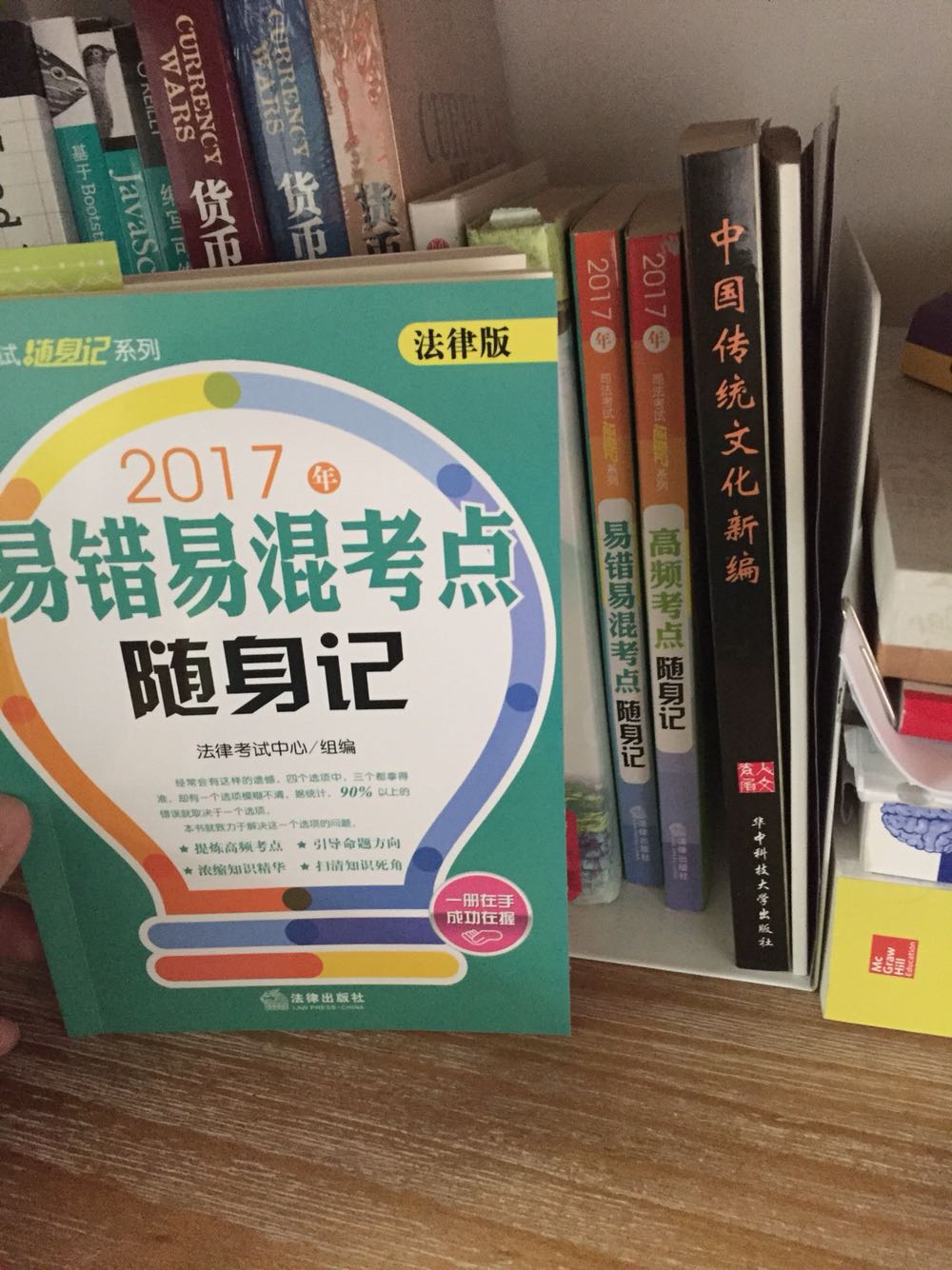 赶上活动买的满130减30 图书的活动真的很不错 对于可以读书的人来说是福音 加油 很多书都是在这买的