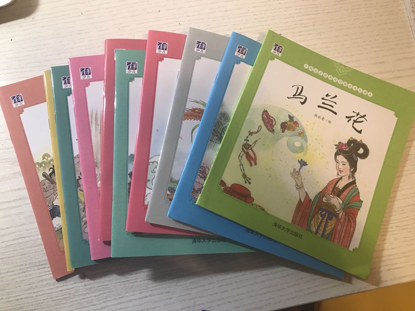 很中国风，非常喜欢，现在的童书太少有这么中国的画风了！