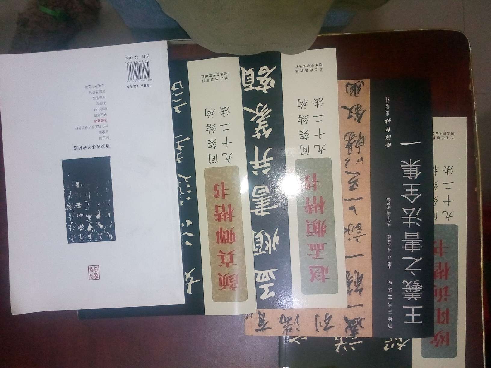 書比較髒，紙箱偏小。彩色紙張。自營的物流不錯。