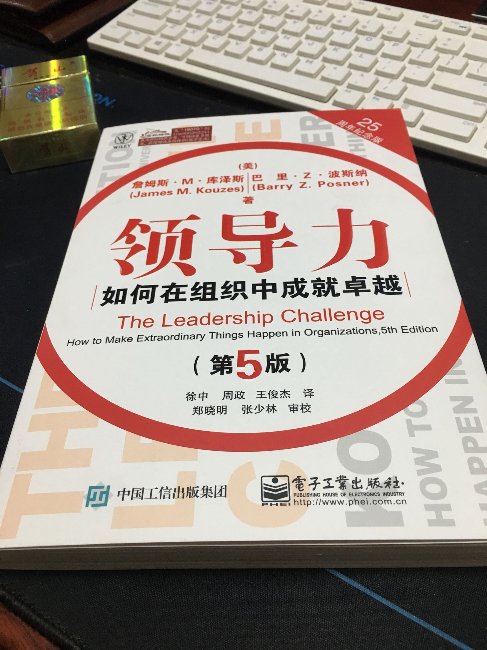 书不错，还没来及学习，的速度真是出乎意料，昨天付款以为像淘宝一样等上几天，谁知第二天就到了，购物首选啊，一个字“快”！