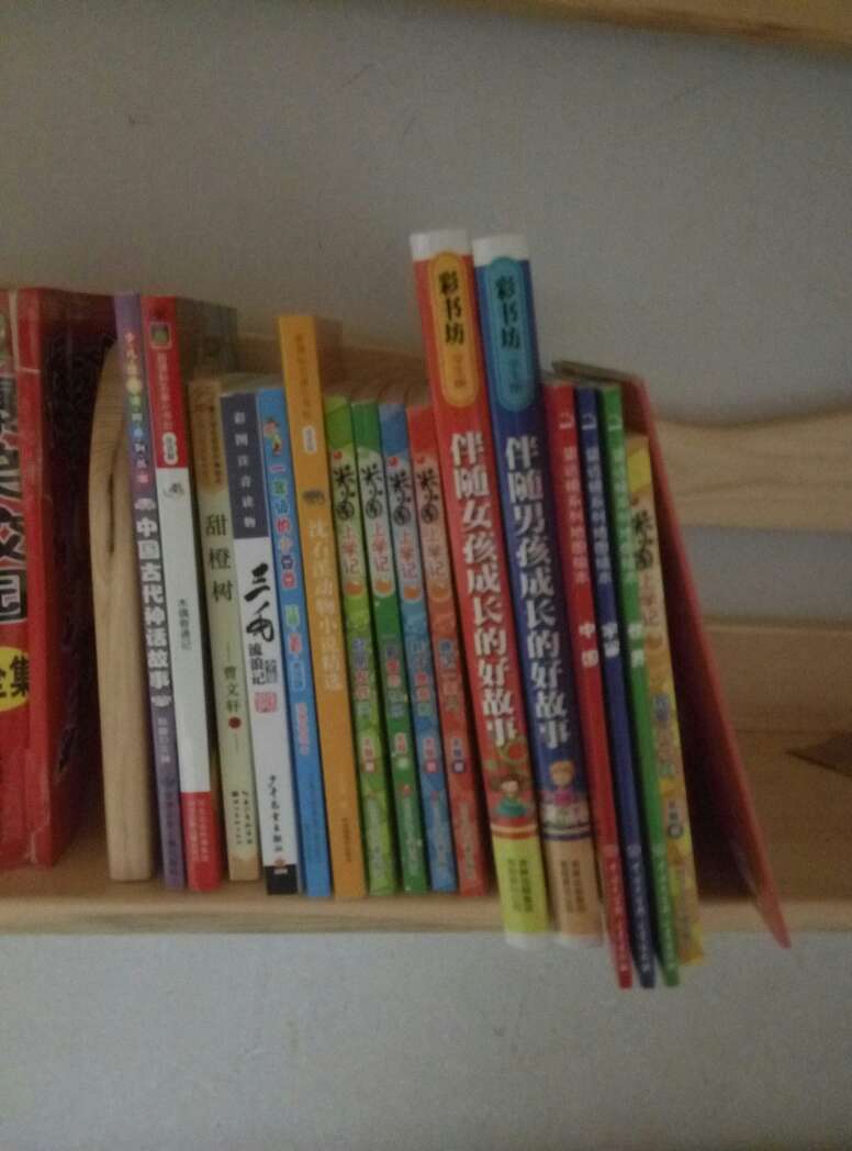 买了好多带拼音读物，孩子兴奋得不知读哪本好了，学前最后几个月，好好读书。