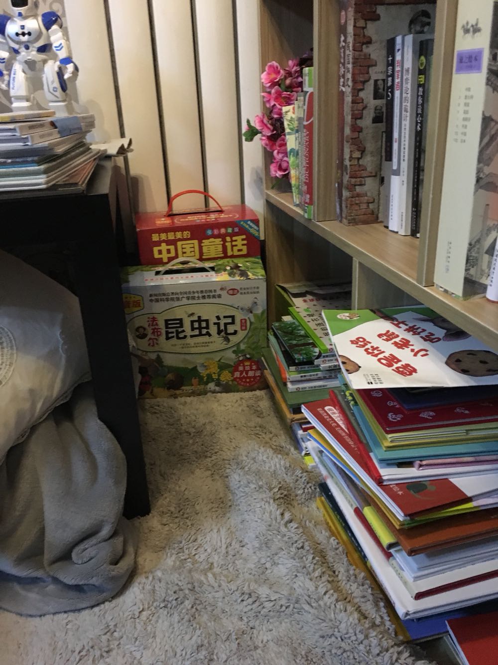 绘本是专为婴幼儿设计的读物。非常适合低幼宝贝的阅读、理解与记忆，是最适宜进行早期阅读启发的读物。无数案例表明，从小即开始阅读的孩子更容易激发对阅读的兴趣，也更容易建立起良好的阅读习惯。