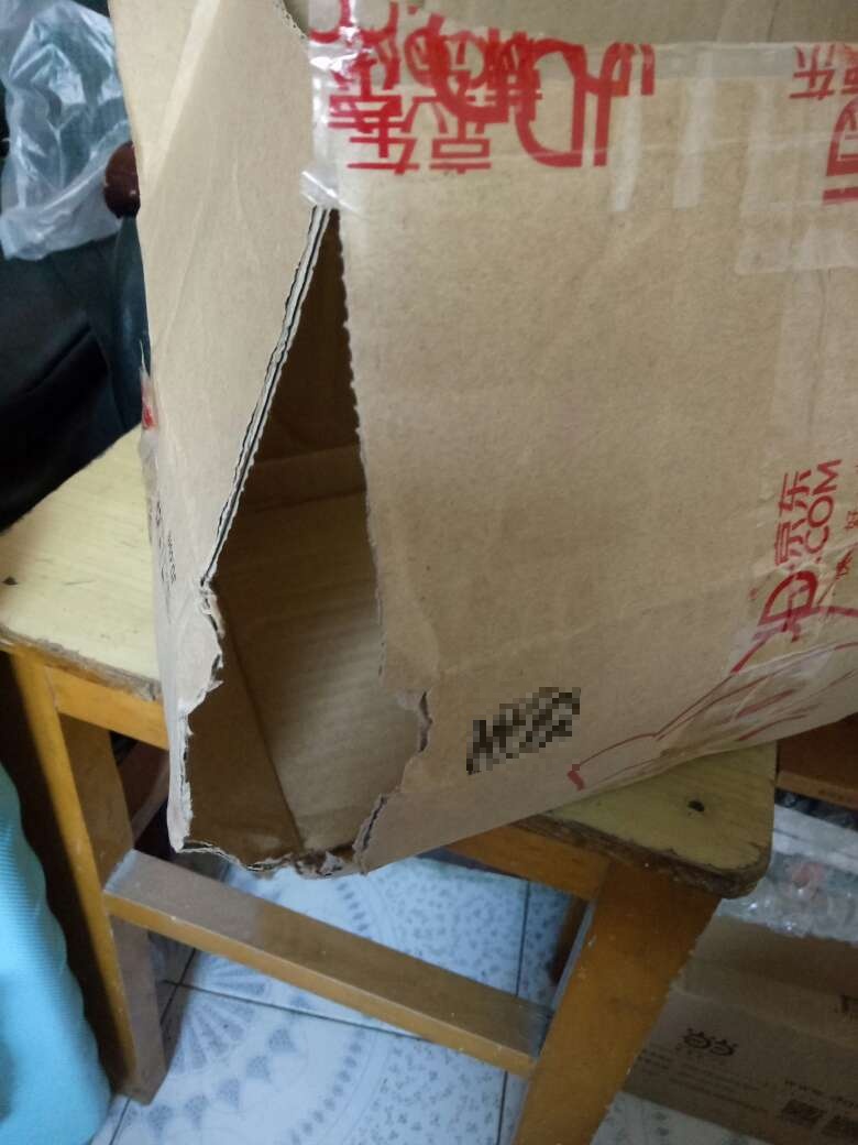 纸箱完全破了，因为安检了两次。