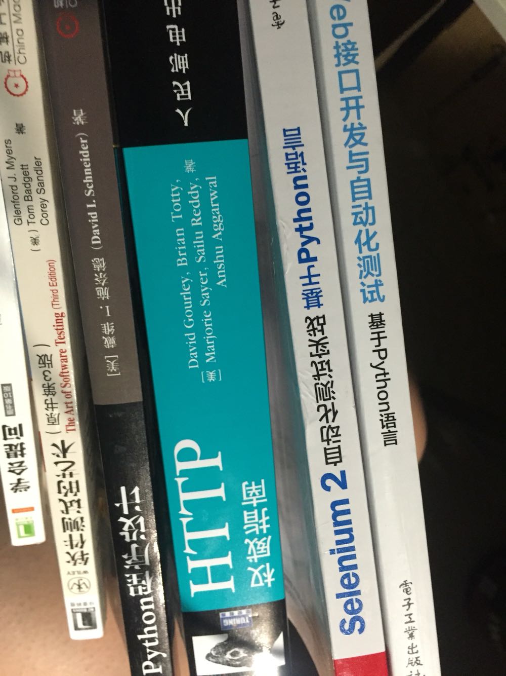 哈哈哈，断断续续买了很多书，的书质量都还比较有保障，我就喜欢质量好的书，毕竟是个刚入行的人，要学习的东西很多，买回来好好研究，希望略有所成！那句鸡汤说的好，看书什么时候都不晚，哈哈哈哈