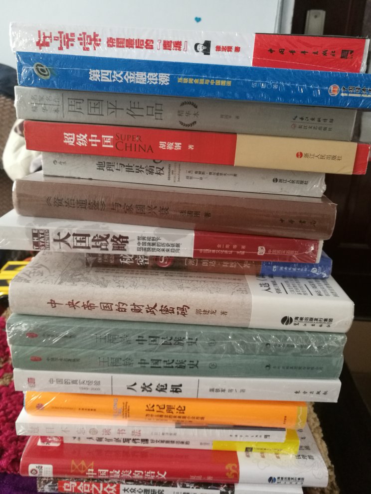 图书日买了几大箱的书，拆开箱子验看了，质量都很好，慢慢看。