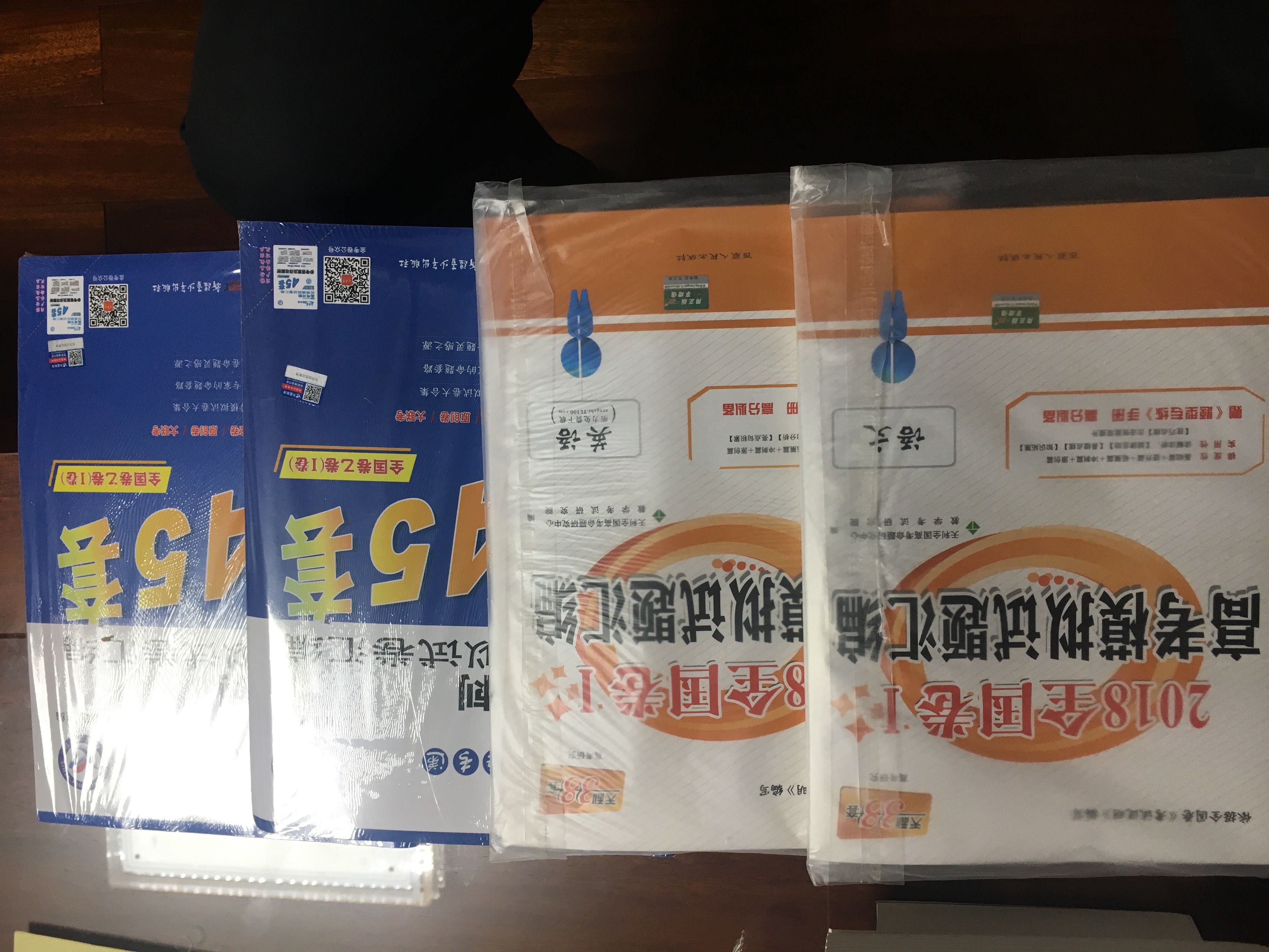 买了几套金考卷给孩子用。高考用，挺多套的。