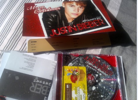 贾斯汀&middot;比伯2011全新圣诞专辑：圣诞幸运枝下（限量预购版）（CD+限定版圣诞单曲CD） 实拍图