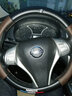 酷斯特日产方向盘套真皮奇骏天籁逍客骐达轩逸骊威楼兰蓝鸟劲客汽车把套 圆形-咖色【日产炭纤纹LOGO款】 实拍图
