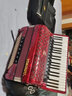 鹦鹉（YINGWU）鹦鹉键盘手风琴三四排簧老字号手风琴初学入门演奏厂家直接发货 120贝斯4排簧9968红色 实拍图
