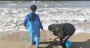 兜逛介家赶海服儿童赶海连体裤玩水连体下水裤全身涉水裤半身雨裤防水鱼裤 天蓝色 34-35号【鞋内长21.5cm】 实拍图