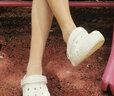 卡骆驰（crocs）洞洞鞋男女鞋 夏季新款户外休闲沙滩涉水鞋耐磨透气防滑凉鞋拖鞋 【贝雅】白色/镂空/主推/偏大一码 37 -38 M5W7/内长23cm 实拍图