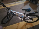 永久（FOREVER）山地车自行车成人男女青少年学生铝合金单车上班代步公路越野赛车 【铝架】旗舰版-白蓝辐条轮 27.5寸24速【推荐165-195cm】 实拍图