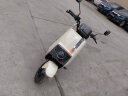 爱玛（AIMA）铅酸（石墨烯）超长续航豪华成人踏板时尚学生双人智能电动摩托车 珍珠白-石墨烯72V22AH六块电池 实拍图