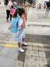 凯奇猫（KAIQIMAO）小学生书包女孩一二三到六年级初中生儿童双肩包超轻便减负防泼水 小号蓝色(琳娜贝儿+3张装饰卡 实拍图