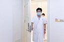 医缘医缘白大褂男女薄款透气修身学生实验服诊所医院大衣工作服印绣字 女收腰短袖 L 实拍图