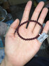 卡薇亚（CARWEAIYA）天然石榴石手链女士款单圈酒红水晶手串送老婆女友生日情人节礼物 7A级配证书 5.5mm左右珠径 实拍图