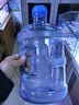纳居pc带手提矿泉水桶饮用水桶饮水机纯净水桶桶装水桶大号储水桶盖子 PC材质 5L加厚型(QS认证) 实拍图