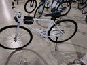 云宵死飞自行车实心胎成人初中学生青少年公路单车赛车代步24男士 白黑色26寸30刀 实拍图