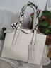 稻草人（MEXICAN）手提包女士包包新款潮时尚简约单肩包斜挎包520圣诞节礼物送老婆 奶白色--鳄鱼纹款2620（赠丝巾） 实拍图