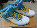 乔丹篮球鞋男运动鞋男学生透气高帮减震耐磨黑骑士战靴运动篮球鞋 芒果黄/蓝色 43 实拍图